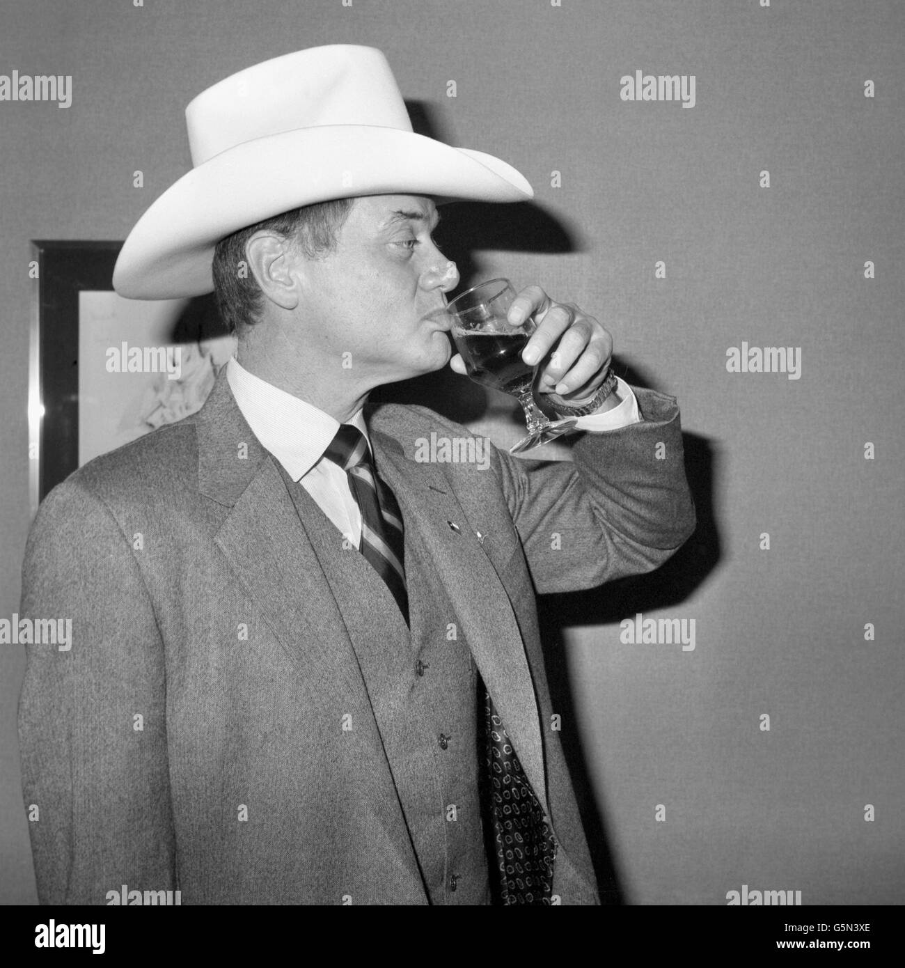 Actor Larry Hagman enjoys a beer at BBC TV Centre in White City, where he is due to appear on Terry Wogan's chat show. Stock Photo
