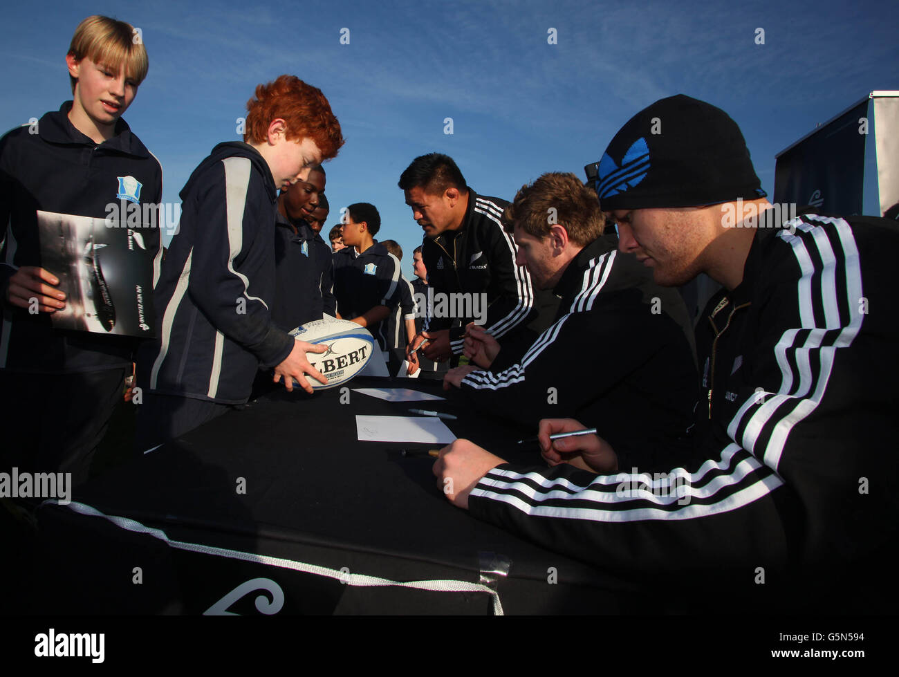England Rugby Testing Rugby union test match england v new zealand hi-res stock photography ...