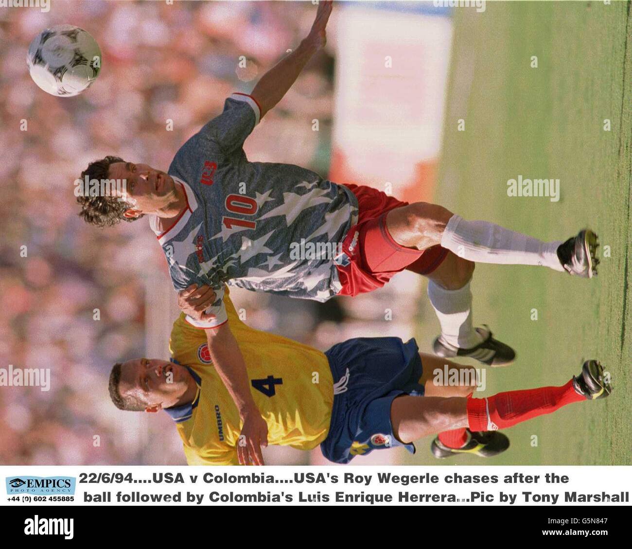 USA's Roy Wegerle chases after the ball followed by Colombia's Luis Enrique Herrera Stock Photo