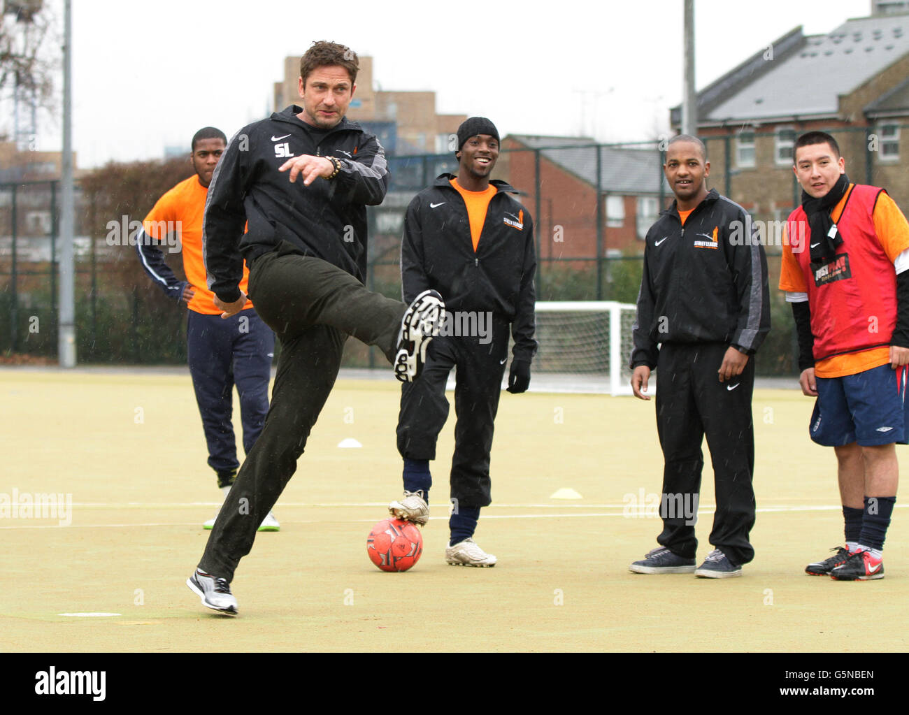 Actor Gerard Butler takes part in a Street League charity football 5-a-side  training session whilst in the UK promoting his new film Playing For Keeps,  in Kennington Park, south London Stock Photo -, image size:1300x1023