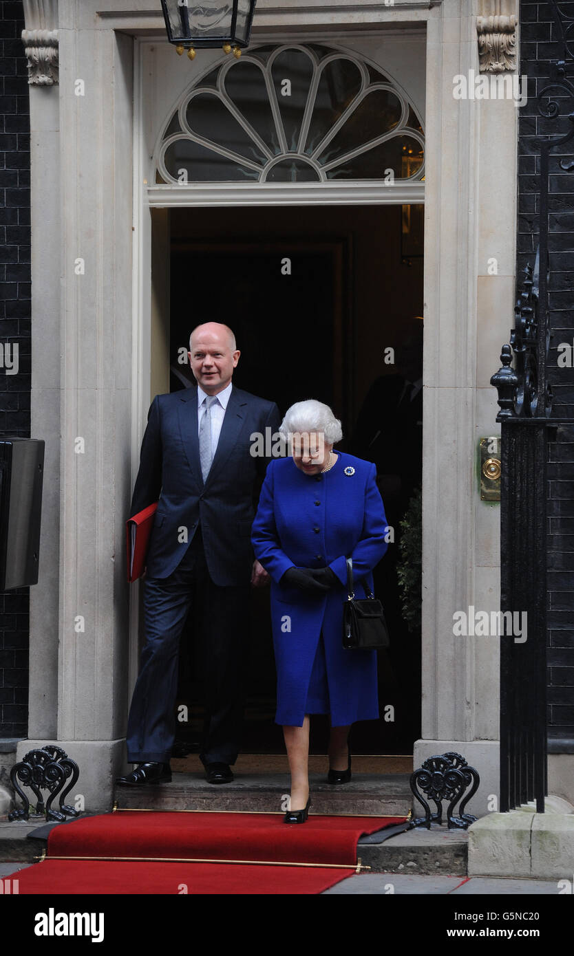 Queen attends meeting Stock Photo Alamy