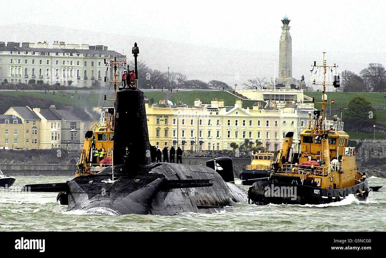 The Royal Navy nuclear submarine HMS Vanguard, arrives at Devonport naval base in Plymouth for refit. HMS Vanguard is 150 metres long and displaces 16,000 tonnes of water and is the first submarine of the Trident-carrying class to undergo refit. Stock Photo