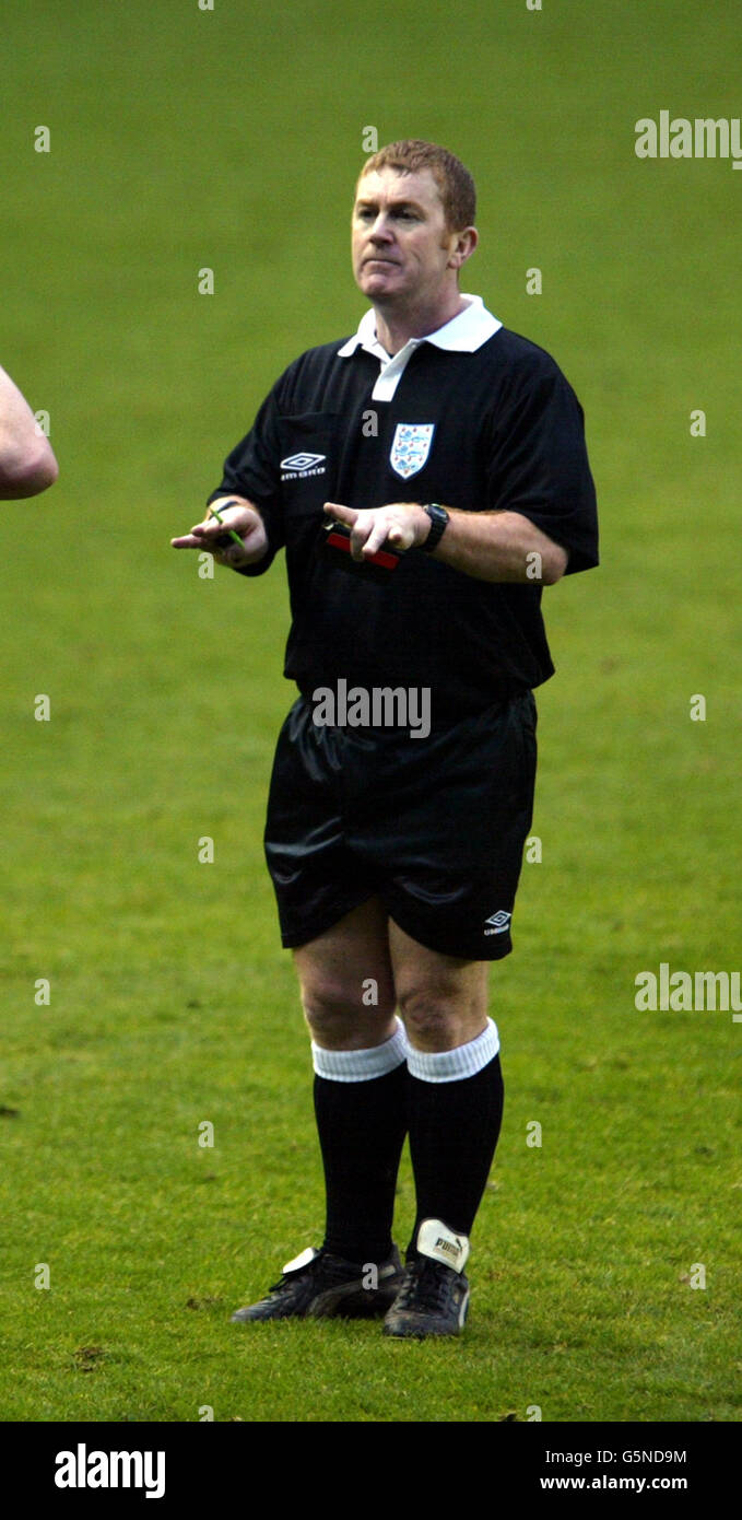 Paul durkin referee hires stock photography and images Alamy