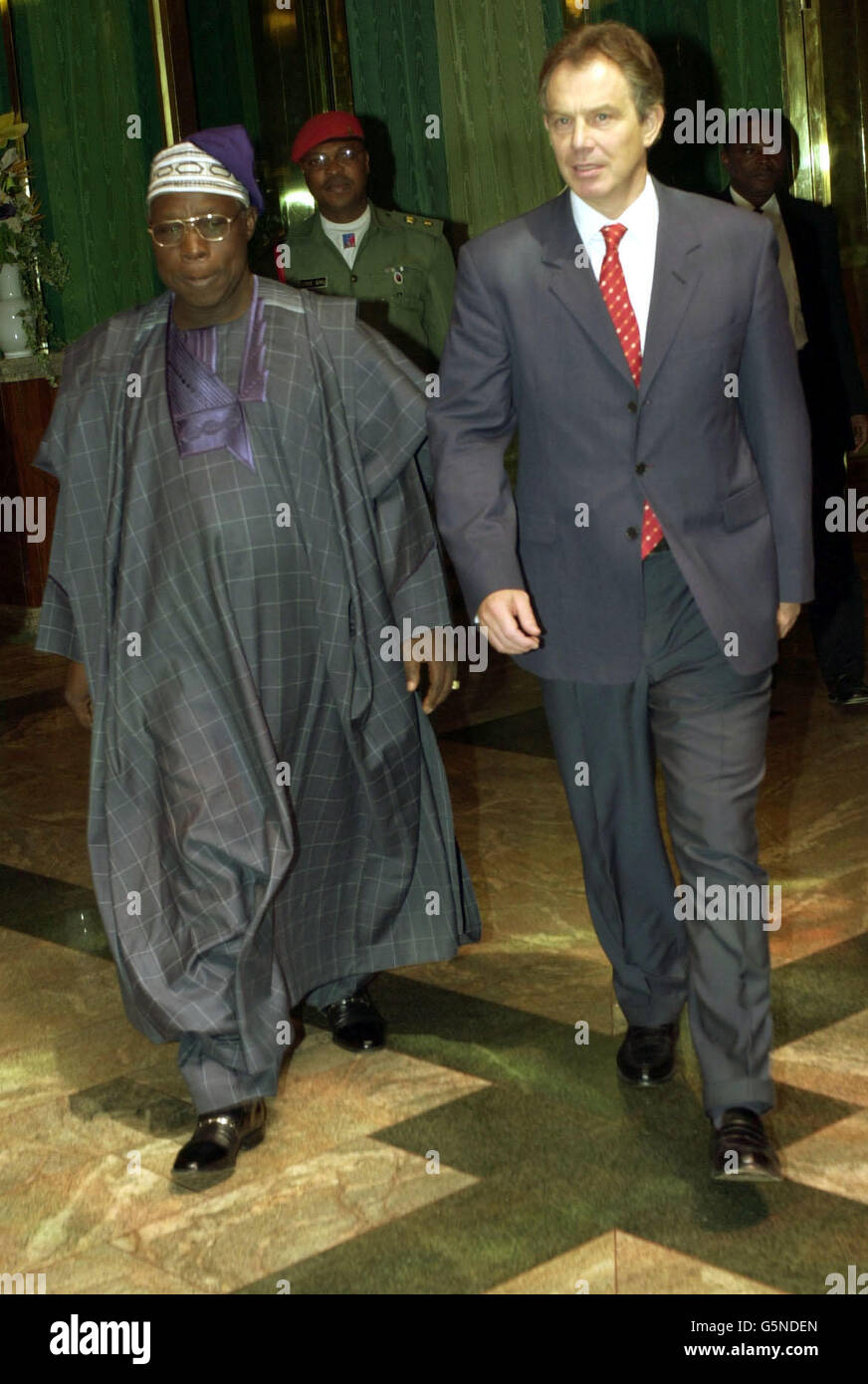 British Prime Minister Tony Blair at a news conference held at the Presidents' residency in Abuja, Nigeria, where he was having talks with with President Olusegun Obasanjo (left). Mr. Blair is on a four-day whistlestop tour of west Africa. Stock Photo