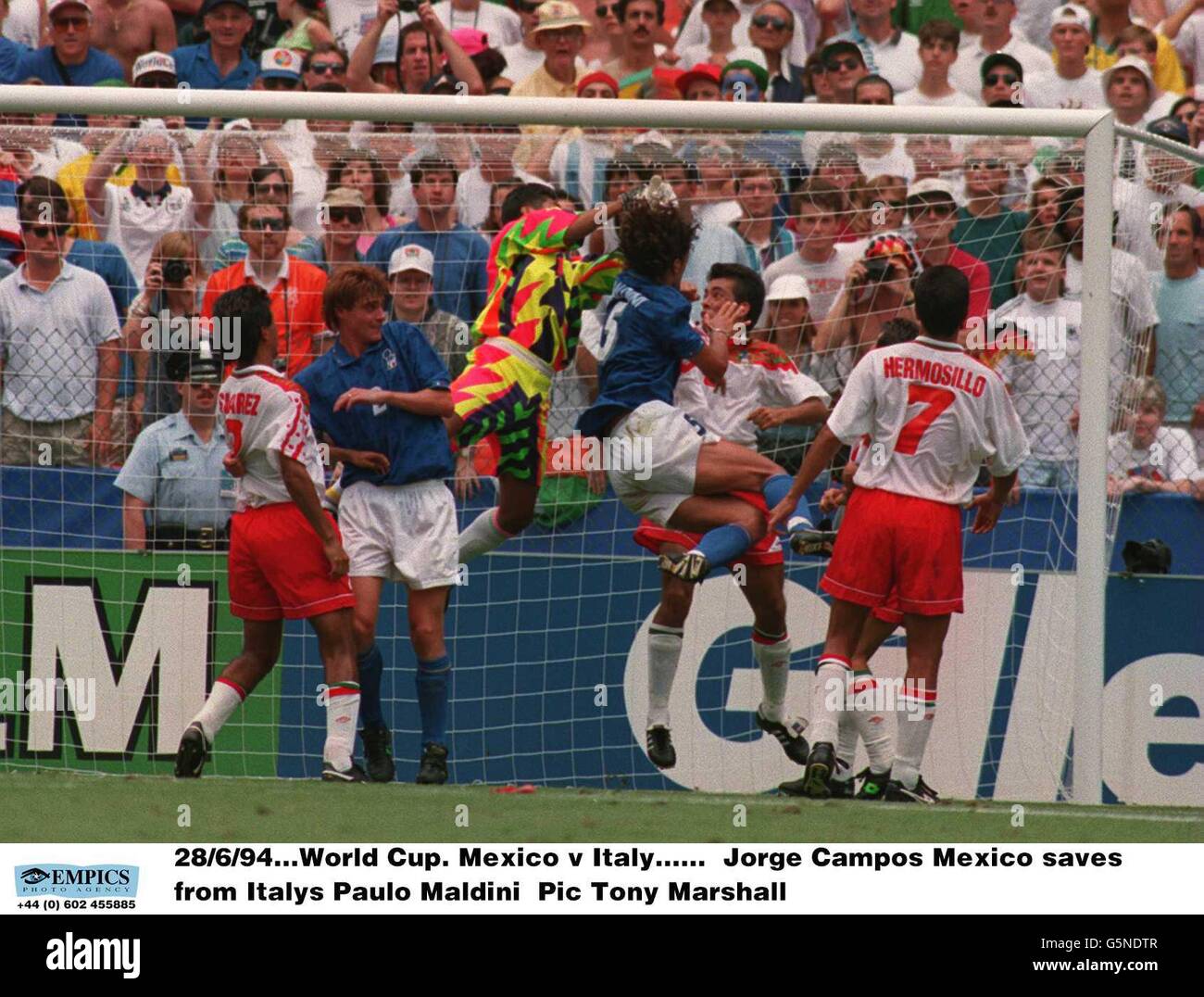 28/6/94. World Cup. Mexico v Italy. Jorge Campos Mexico saves from Italys Paolo Maldini Stock Photo