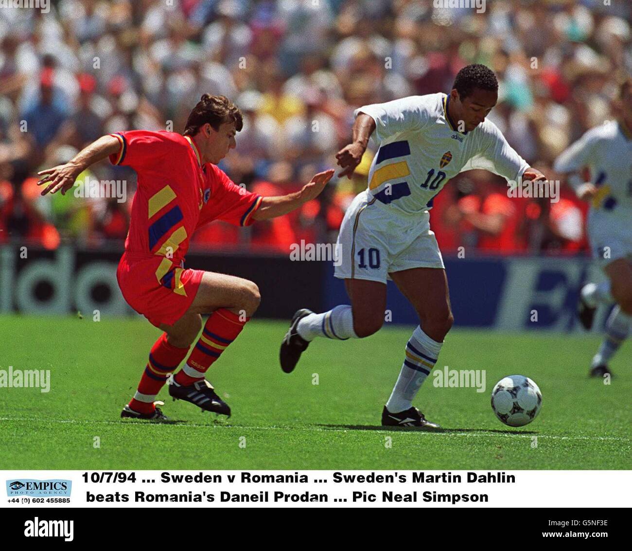 10/7/94. Sweden v Romania. Sweden's Martin Dahlin beats Romania's Daneil  Prodan Stock Photo - Alamy
