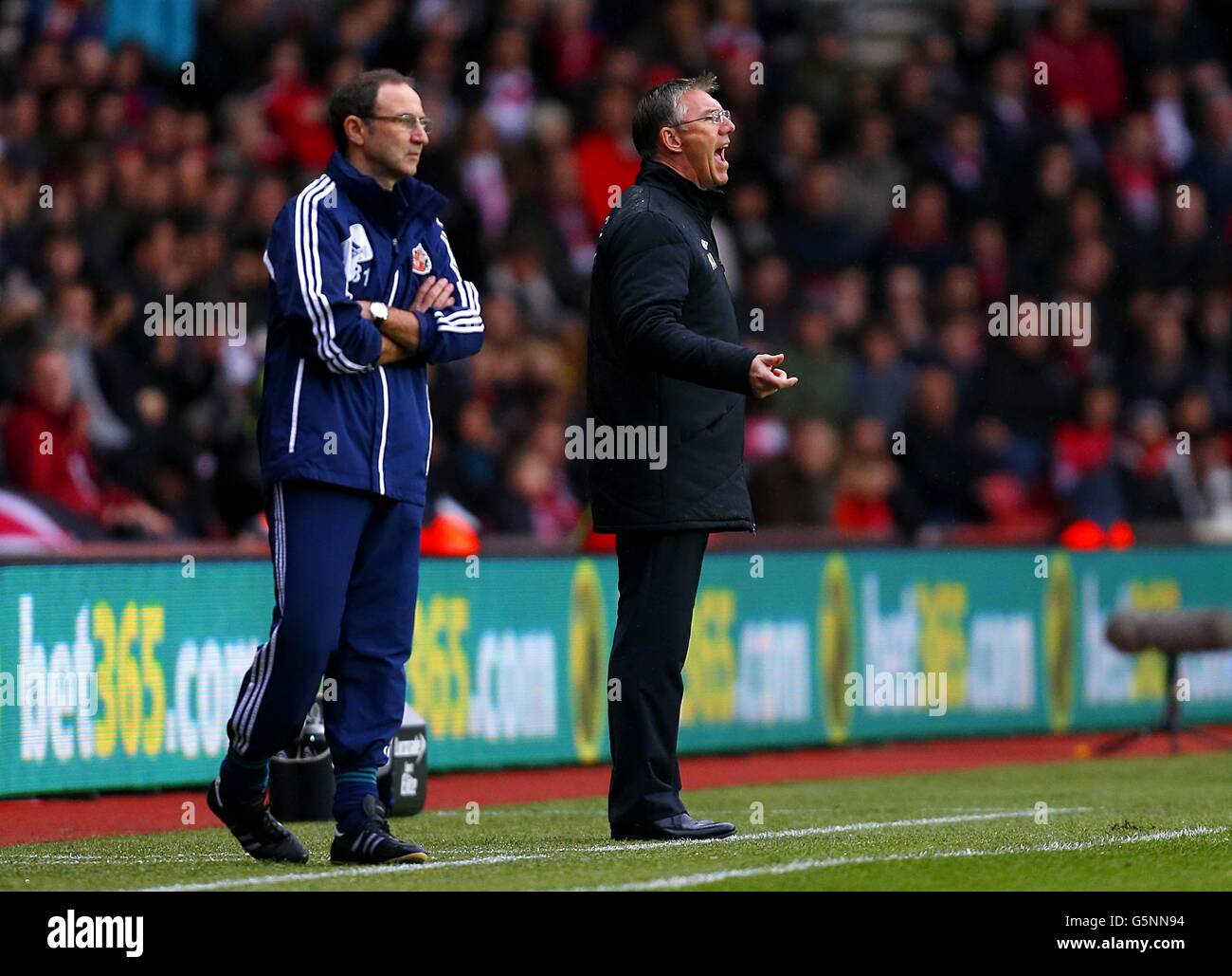 Soccer - Barclays Premier League - Southampton v Sunderland - St Mary's. Southampton manager Nigel Adkins (right) and Sunderland manager Martin O'Neill on the touchline Stock Photo
