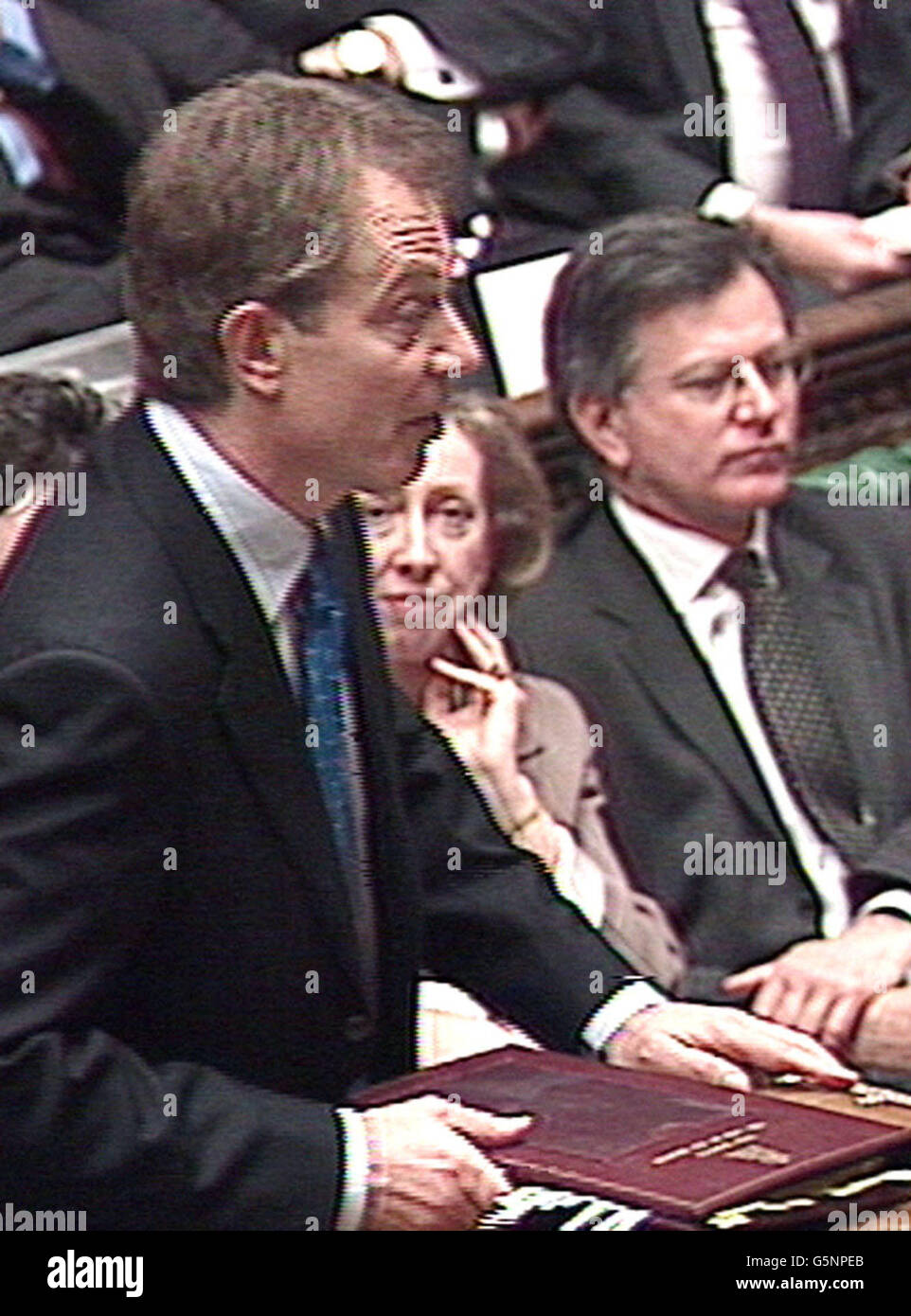 Transport Secretary Stephen Byers (right) who is still at the heart of a controversy regarding the alleged resignation of his departmental communications chief Martin Sixsmith, listens to Prime Minister Tony Blair (left) during Prime Minister's Questions. *... at the House of Commons, London. Stock Photo