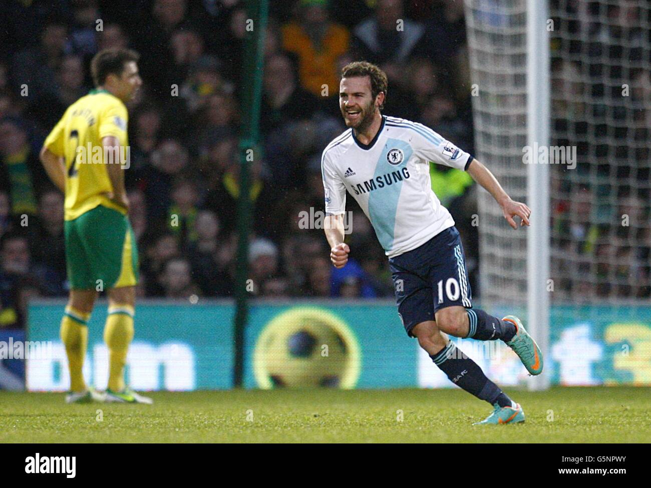 Soccer - Barclays Premier League - Norwich City v Chelsea - Carrow Road. Chelsea's Juan Mata (right) celebrates scoring his teams first goal of the game as Norwich City's Russell Martin (left) looks on dejected Stock Photo