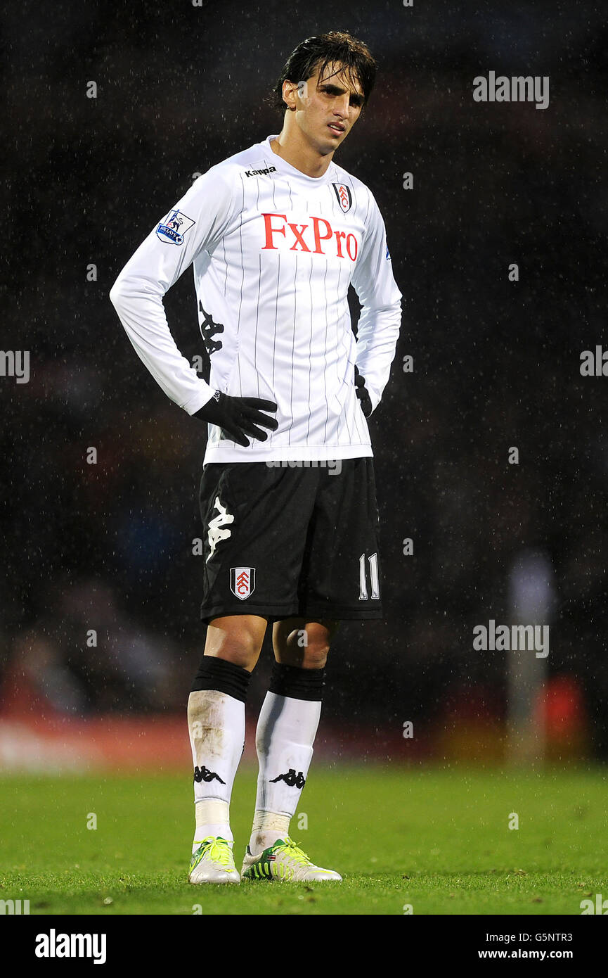 Soccer - Barclays Premier League - Fulham v Swansea City - Craven Cottage. Fulham's Bryan Ruiz stands dejected Stock Photo