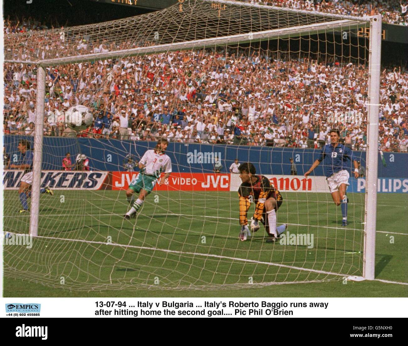 Soccer - World Cup 94 - Italy v Bulgaria Stock Photo - Alamy