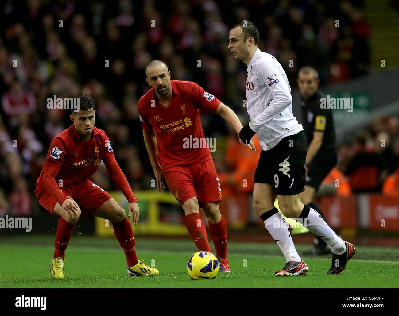 Fulham's Dimitar Berbatov (right) in action with Liverpool's Sanchez Jose Enrique (centre) and Suso Stock Photo