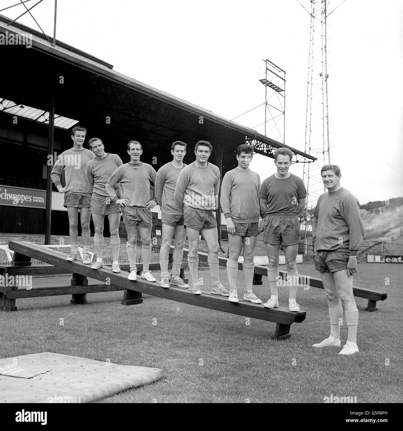 Derek Kevan (far right), who has just moved to Crystal Palace, meets other former West Bromwich Albion players who are now with the London club. From left: Brian Wood, Brian Whitehouse, Dave Burnside, Keith Smith, Tony Millington, Jack Bannister and Roy Horobin. Stock Photo