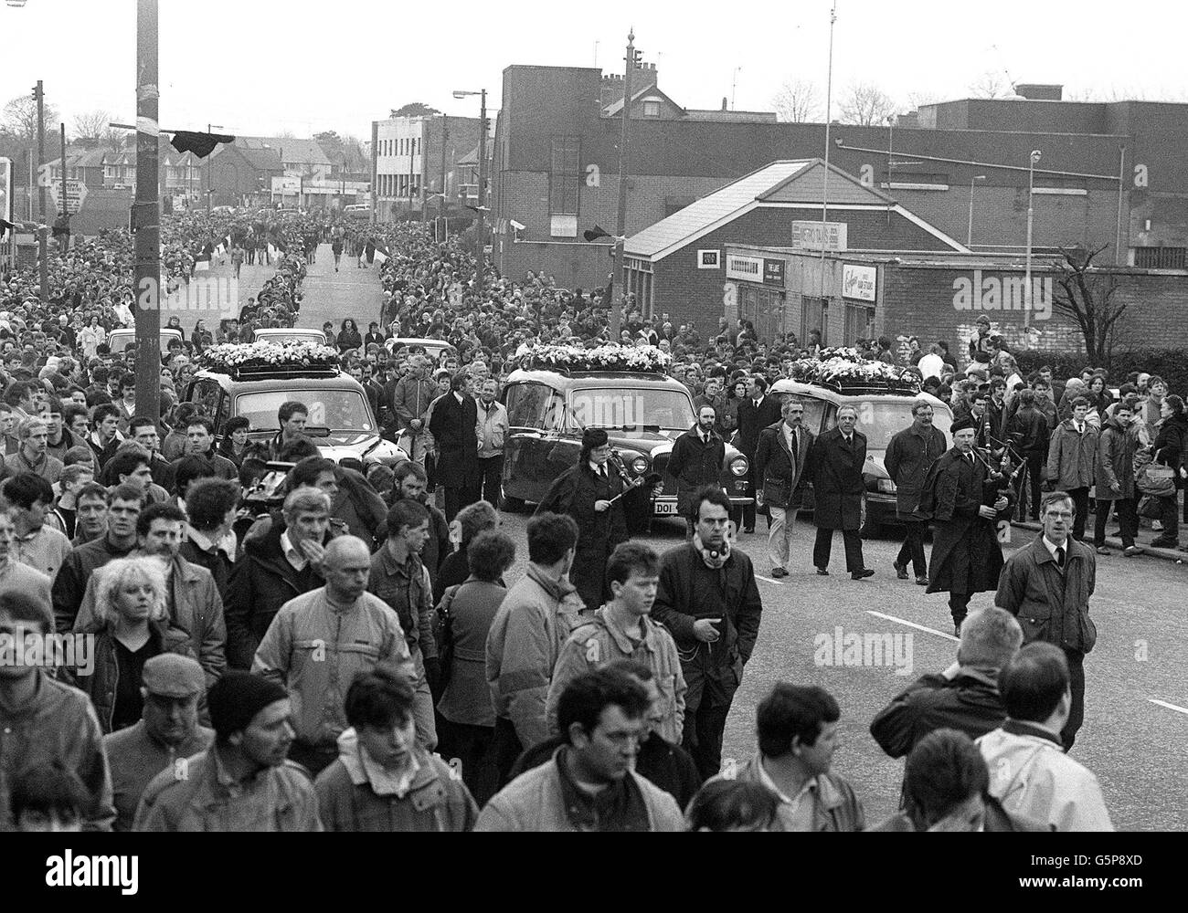 The hearses carrying the coffins of the three IRA terrorists shot dead in Gibraltar make their way to Milltoen Cemetery, West Belfast. Stock Photo