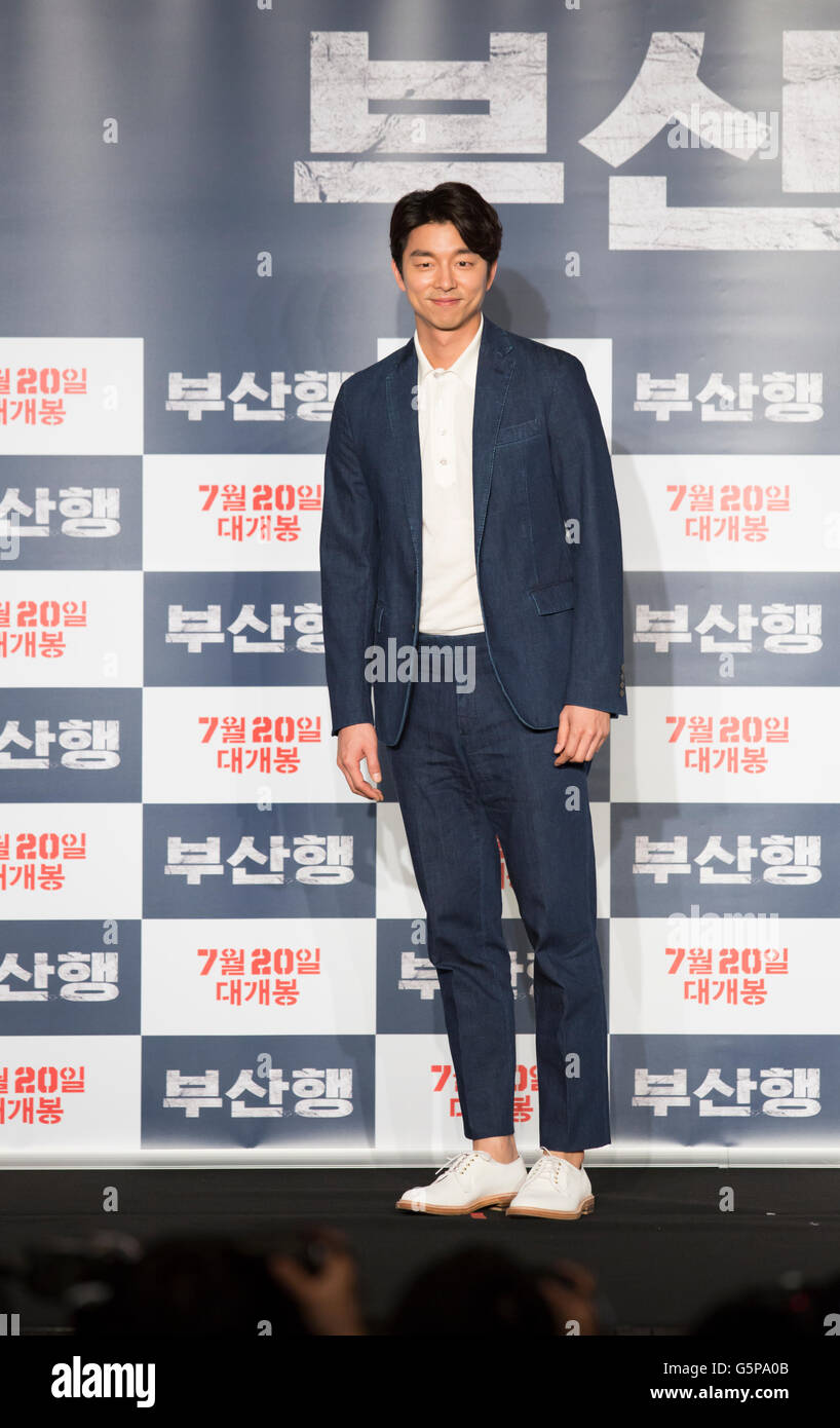 South Korean actor Gong Yoo attends the photocall for 'Louis Vuitton  News Photo - Getty Images