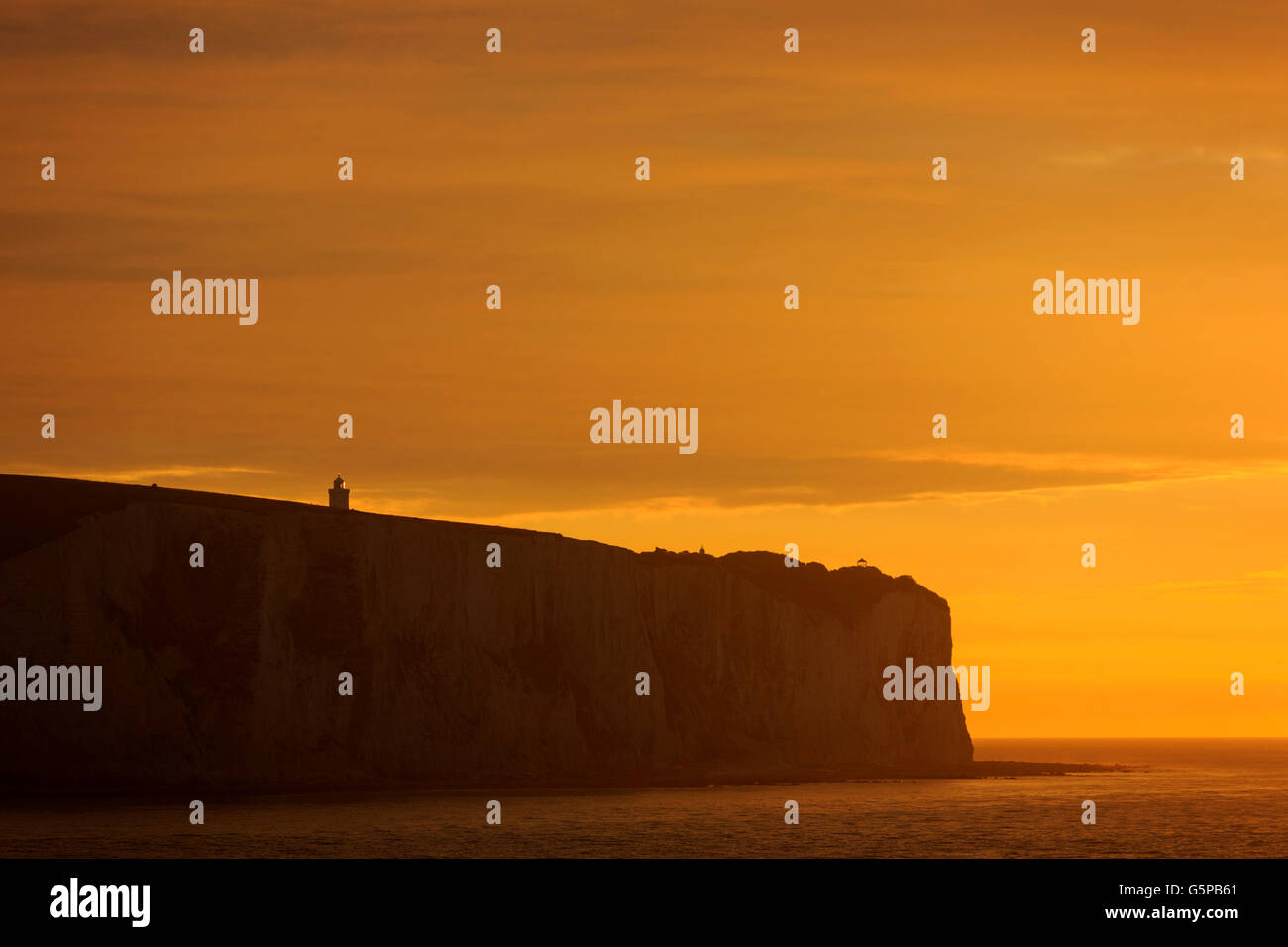 Dover, Kent, UK. 22 June 2016. UK Weather: Sunrise over the White Cliffs of Dover. Credit:  Vibrant Pictures/Alamy Live News Stock Photo