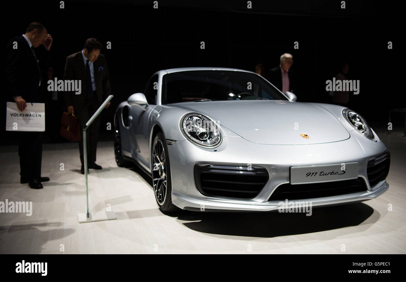 Hanover, Germany. 22nd June, 2016. Two men look at a Porsche 911 Turbo S during the Volkswagen shareholders' meeting in Hanover, Germany, 22 June 2016. Photo: SEBASTIAN GOLLNOW/dpa/Alamy Live News Stock Photo