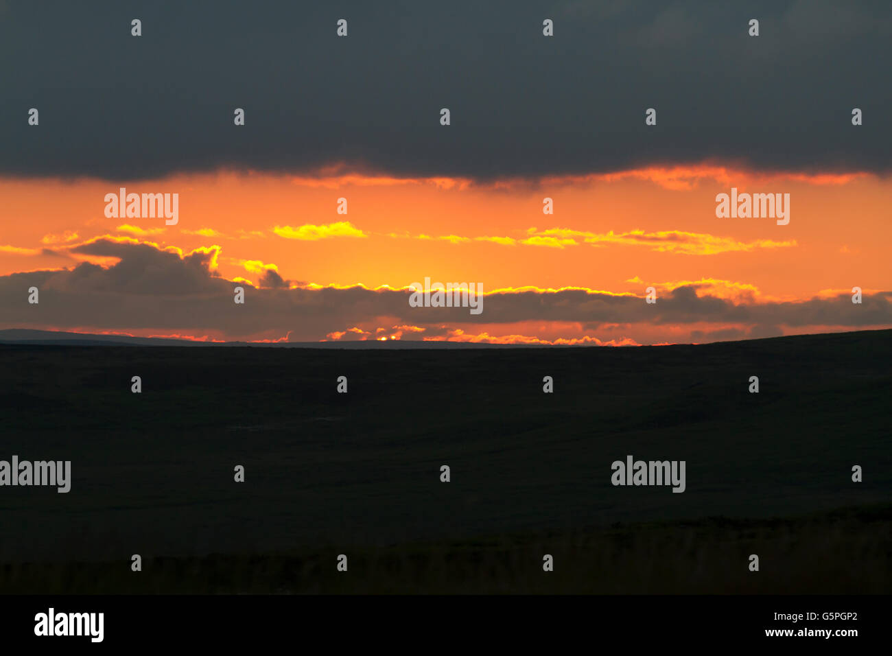 Derbyshire,UK,22nd June 2016,Sunset over the Peak Distric Credit: Keith Larby/Alamy Live News Stock Photo