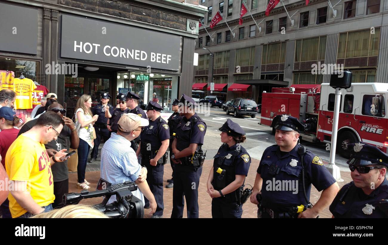 Cleveland. 22nd June, 2016. Photo taken by a mobile device shows police officers standing guard near a shooting scene in Cleveland, the United States on June 22, 2016. One female was shot on Wednesday after the Cleveland Cavaliers victory parade, according to Cleveland Police Department. Credit:  Wu Lei/Xinhua/Alamy Live News Stock Photo