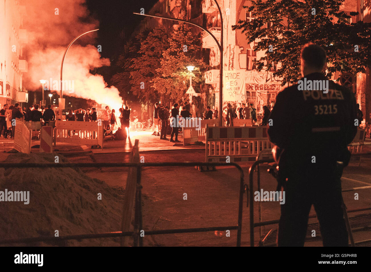 Berlin, Berlin, Germany. 23rd June, 2016. A Bengal fire is burning in front of the in the left wing housing project Liebig 34 after the partially eviction of the left wing housing project in the Rigaer Street 94 in Berlin Friedrichshain. © Jan Scheunert/ZUMA Wire/Alamy Live News Stock Photo