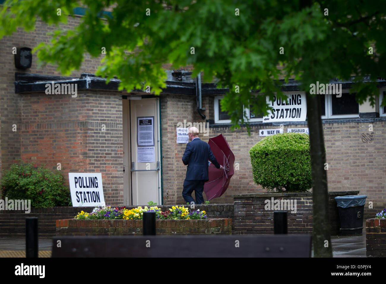 Harpenden, UK. 23rd June, 2016. A man arrives at a polling station in