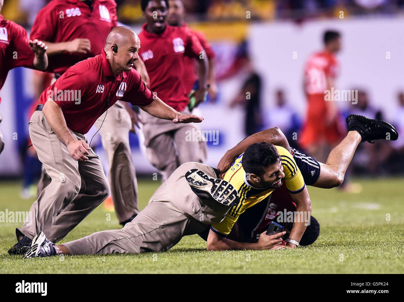 Chicago, USA. 22nd June, 2016. A fan is tackled by security during the Copa America Centenario semifinal football match between Chile and Colombia in Chicago, Illinois, the United States, on June 22, 2016. Chile won 2-0. Credit:  Bao Dandan/Xinhua/Alamy Live News Stock Photo