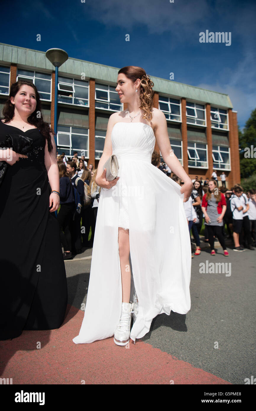 Aberystwyth, Wales, UK. 23rd June, 2016. Year 11 students at Aberystwyth Penglais secondary school girls  wearing formal suits and impressive dresses celebrate on their 'leavers day' in warm sunshine photo Credit:  keith morris/Alamy Live News Stock Photo