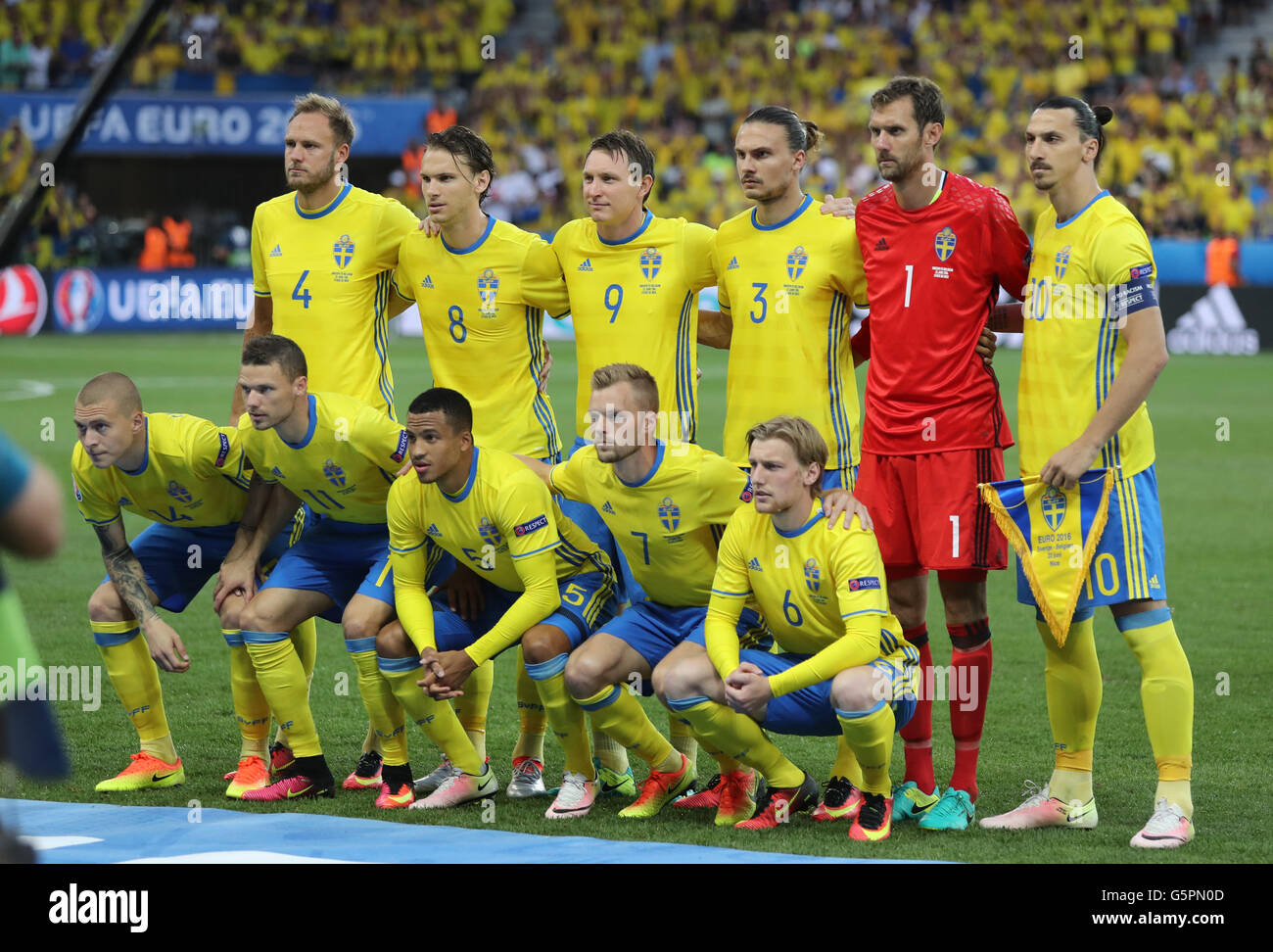 Nice, France. 22nd June, 2016. Players of Sweden national football team pose for a group photo before UEFA EURO 2016 game against Belgium at Allianz Riviera Stade de Nice, Nice, France. Credit:  Oleksandr Prykhodko/Alamy Live News Stock Photo