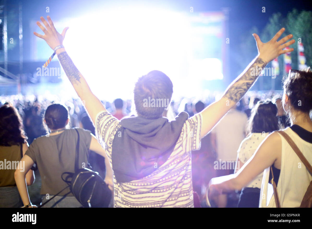 Man arms spread wide on stage hires stock photography and images Alamy