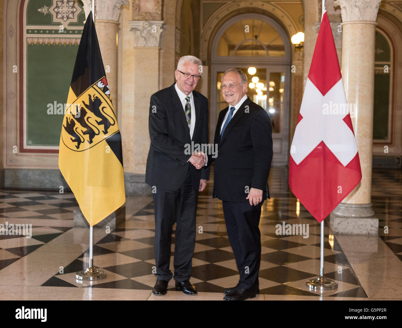 Bern, Switzerland. 23rd June, 2016. Premier of Baden-Württemberg Winfried Kretschmann (Buendnis 90/Die Gruenen, l) shaking hands with President of the Swiss Confederation and Economy Minister Johann Schneider-Ammann (r), in Bern, Switzerland, 23 June 2016. It is Kretschmann's first official visit since his re-election. PHOTO: PATRICK SEEGER/DPA/Alamy Live News Stock Photo