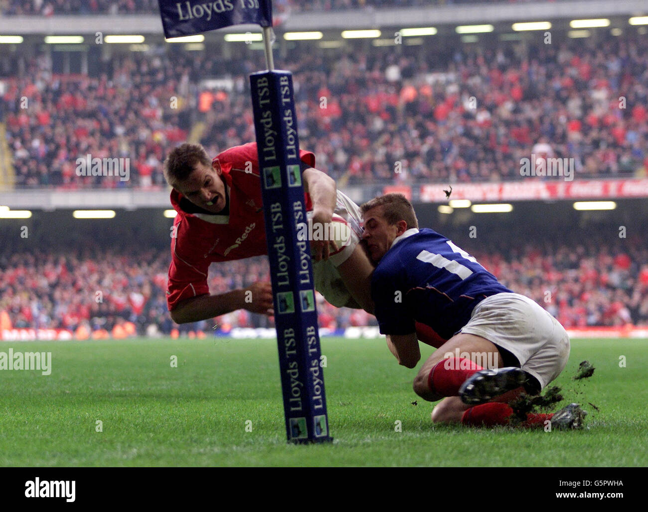 Daffed James Rugby Dafydd james wales hi-res stock photography and images - Alamy
