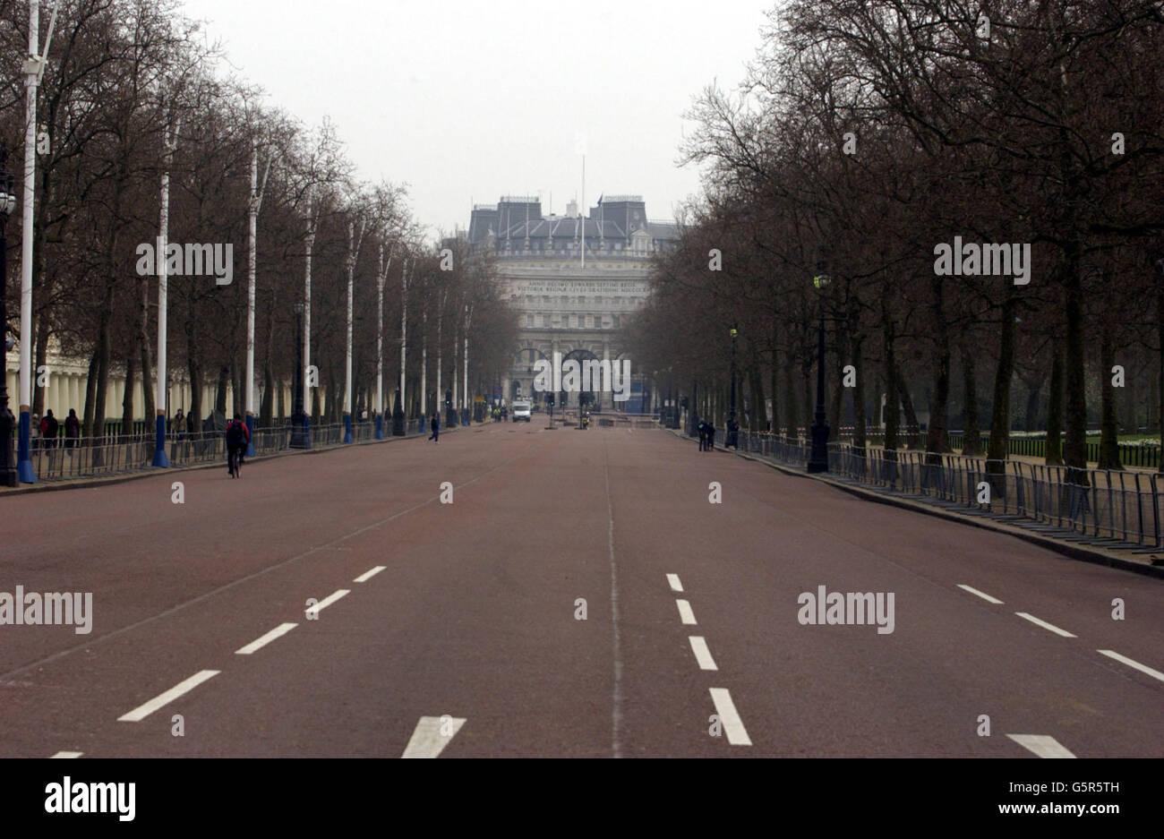 A view along The Mall looking towards Admiralty Arch. The procession carrying the Queen Mother's funeral will pass along The Mall before turning off to cross Horse Guards Parade en route to Westminster Hall where she will lie in State until her funerall. Stock Photo