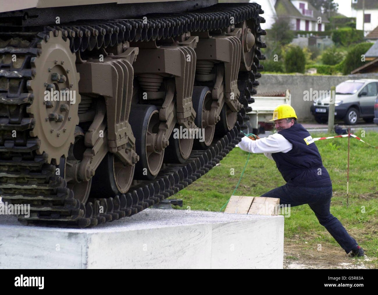 The Sexton 25 pounder, Self Propelled Gun is positioned into place in Ver-Sur Mer, France. Matthew Kiln, 46, the son of a D-day veteran, took the Sextant self-propelled gun aboard a ferry at Portsmouth on his journey to donate it to the Ver sur Mer museum in Normandy. * ... The tank will be placed overlooking Gold Beach - the location of a major surge of the British D-day invasion which Mr Kiln's father Robert, who died in 1997 at the age of 77, took part in. Now to commemorate the bravery of his father, who served in the Bedfordshire and Hertfordshire Yeomanry, and all those who took part in Stock Photo