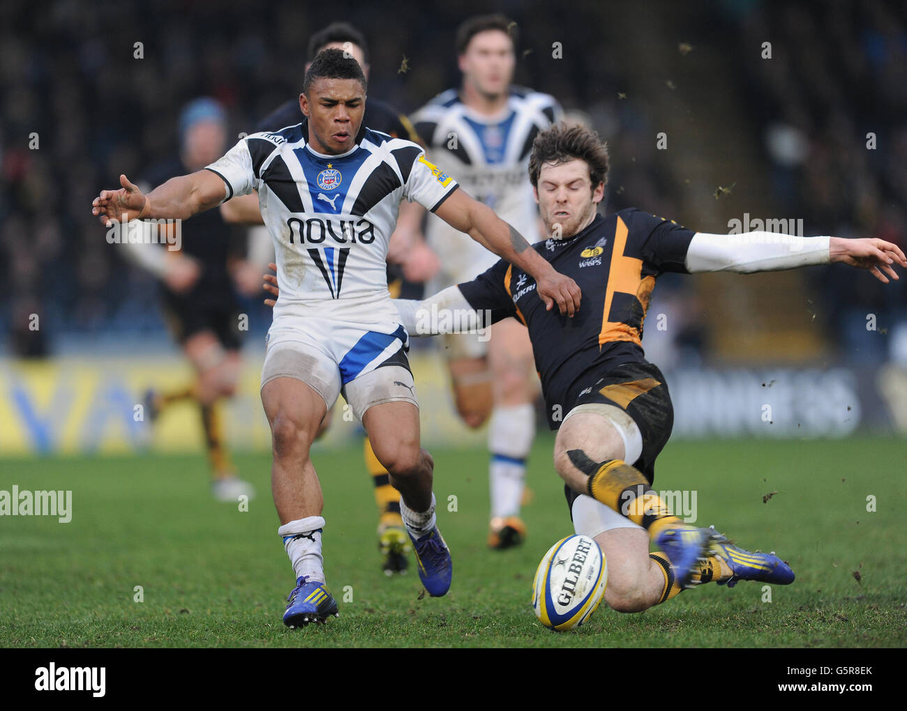London Wasps' Elliot Daly (right) and Bath Rugby's Kyle Eastmond ...