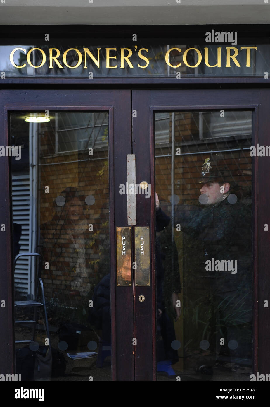 Inquest winehouse hires stock photography and images Alamy