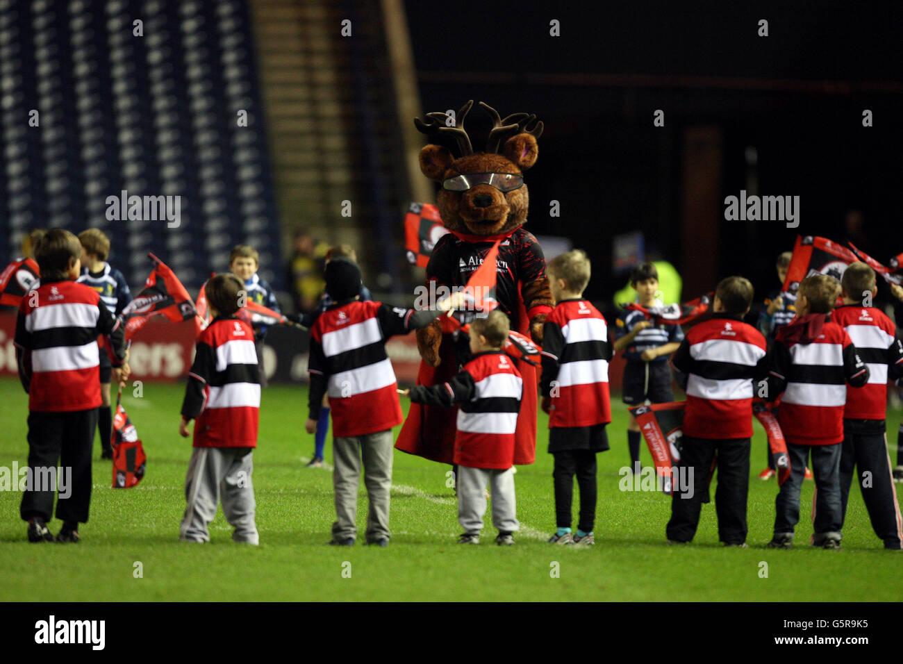 Edinburgh Rugby's mascot Flinty McStag in the guard of honour Stock