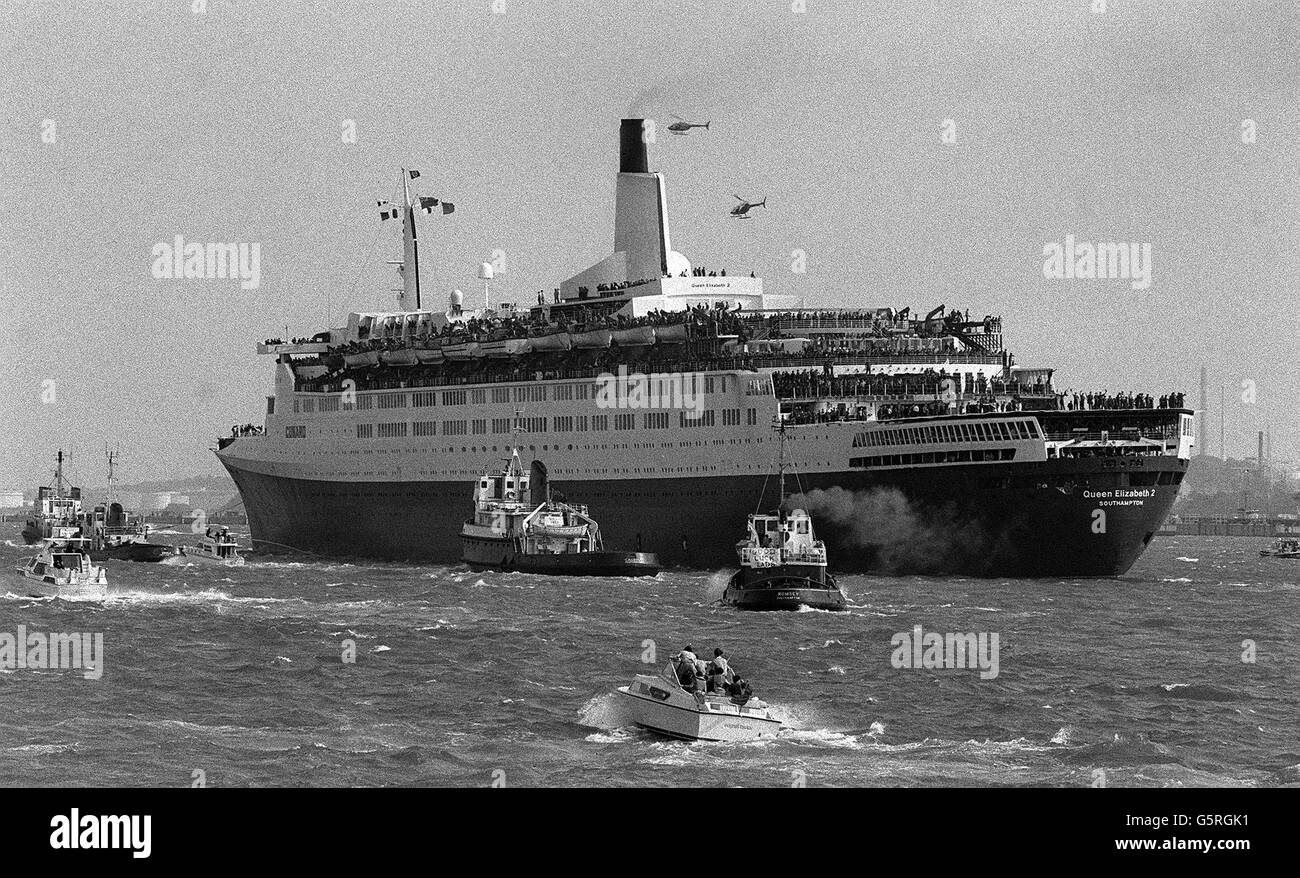 #php.03055 Photo QE2 QUEEN ELIZABETH 2 TROOP SHIP HELICOPTER FALKLANDS WAR 1982