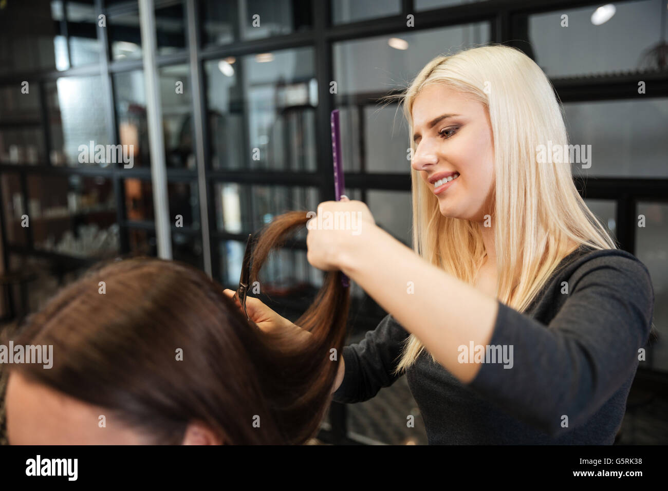 Woman getting hair cut hi-res stock photography and images - Alamy