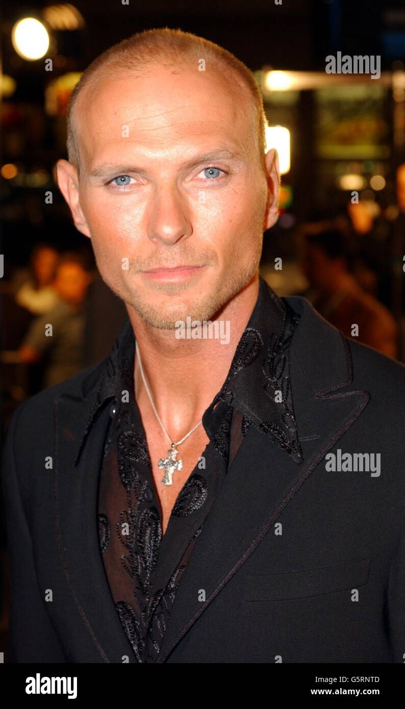 Actor and singer Luke Goss arriving at the premiere of his new film 'Blade II' at the Mann's Chinese Theatre in Hollywood, Los Angeles. 24/03/02: actor and singer Luke Goss, 33, arriving at the premiere of his new film 'Blade II' at the Mann's Chinese Theatre in Hollywood, Los Angeles. More than a decade after boy band Bros exploded on to the music scene with the hit song When Will I Be Famous?, Luke Goss is making his comeback as a hideous vampire in his first major Hollywood movie, Blade II. Stock Photo