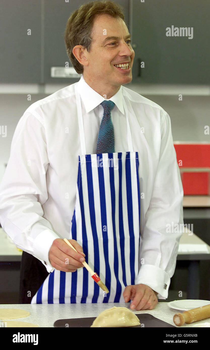 Prime minister Tony Blair gets back to the classroom during a visit to a food technology class where he made Samosas at Abraham Moss school in Manchester where he made a keynote speech on education. Stock Photo