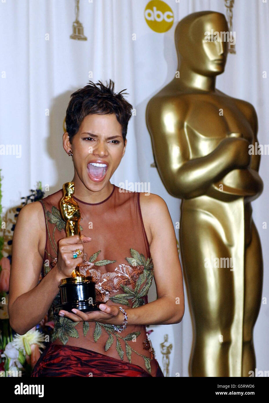 Actress Halle Berry with her Best Actress award for the film Monster's ...