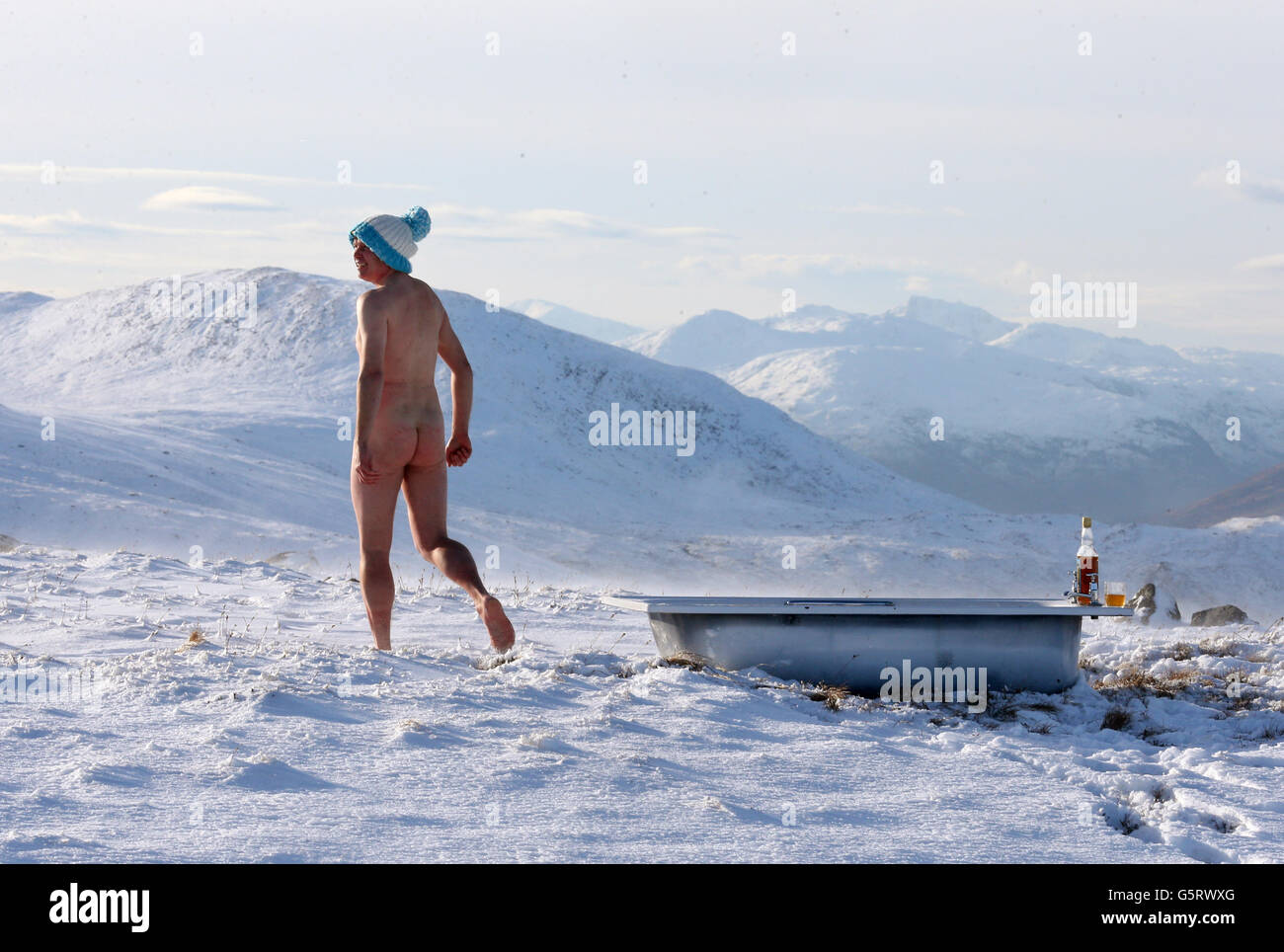 Spook Munro walks in the snow after having a cold bath during a photocall at Nevis Range Mountain Experience, near Fort William during the launch of the Fort William Mountain Festival 2013, being staged from Thursday 21 to Sunday 24 February at Fort William. Stock Photo