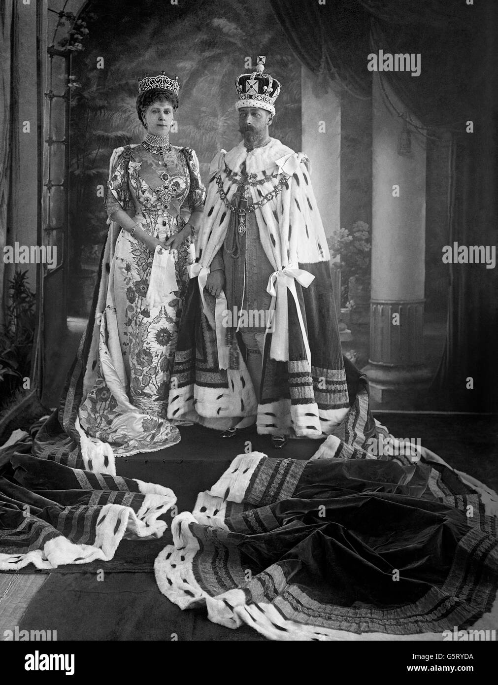 Coronation of george v hi-res stock photography and images - Alamy