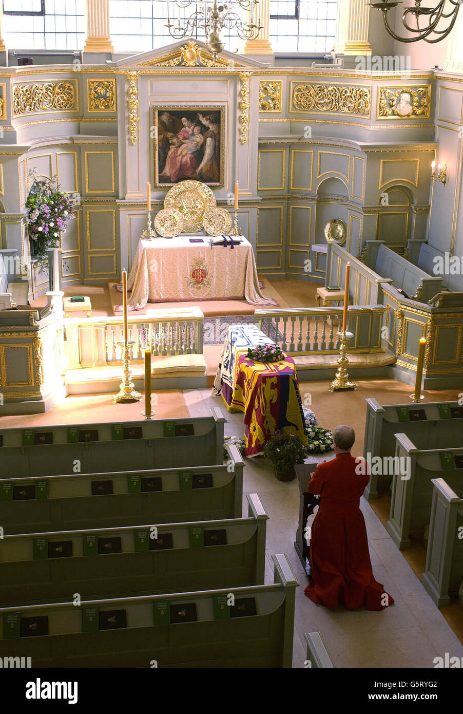 The Sub-Dean of the Chapels Royal, Reverend Willie Booth, kneels in prayer at the head of the coffin of Queen Elizabeth, The Queen Mother, in the Queen's Chapel at St James's Palace, central London. * ... The coffin will be borne on a gun carriage to Westminster Hall, where it will Lie-in-State until the funeral. Stock Photo