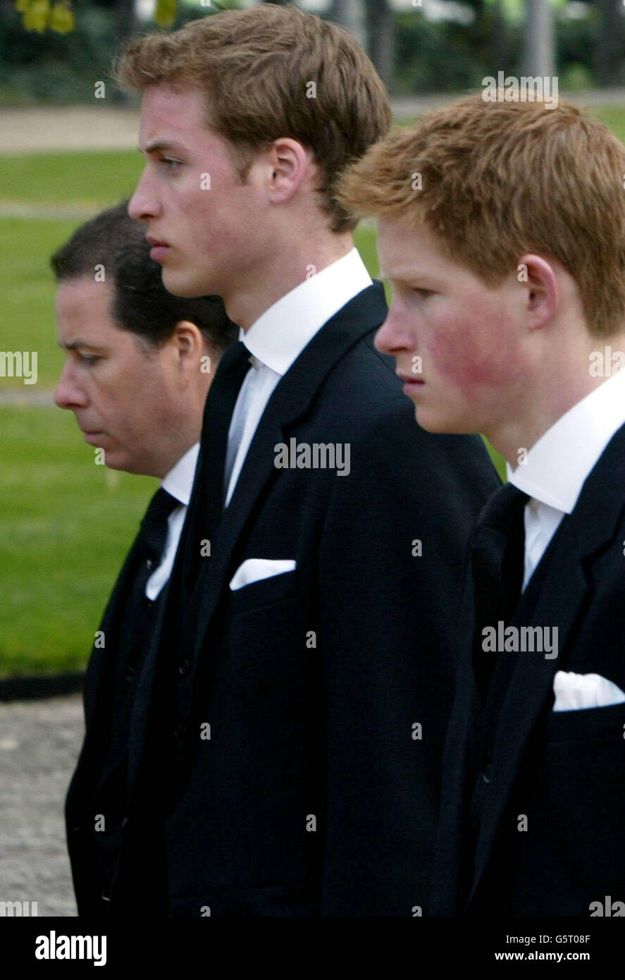 Queen Mother funeral Stock Photo - Alamy