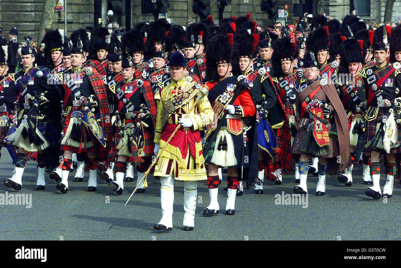 British Army pipers from various Scottish regiments head the parade carrying the coffin of the Queen Mother to Westminster Abbey in central London. Royal dignitaries and politicians from around the world have gathered at Westminster Abbey to pay their respects to the Queen Mother. 8.., who died on March 30, 2002, aged 101. She will be interred at St George's Chapel in Windsor next to her late husband King George VI. Stock Photo