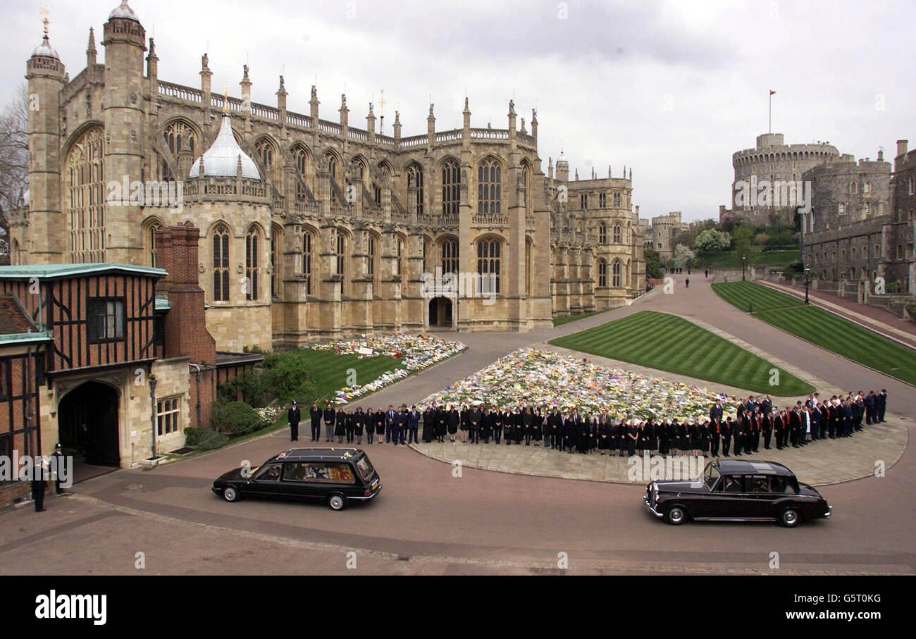 Royalty Funeral of the Queen Mother Windsor Castle Stock Photo Alamy