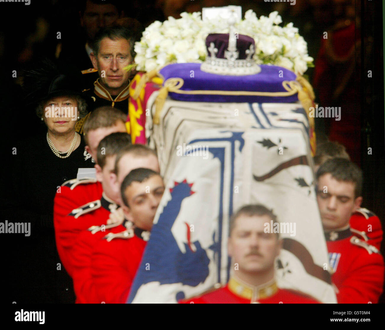 Queen Mother funeral Stock Photo - Alamy