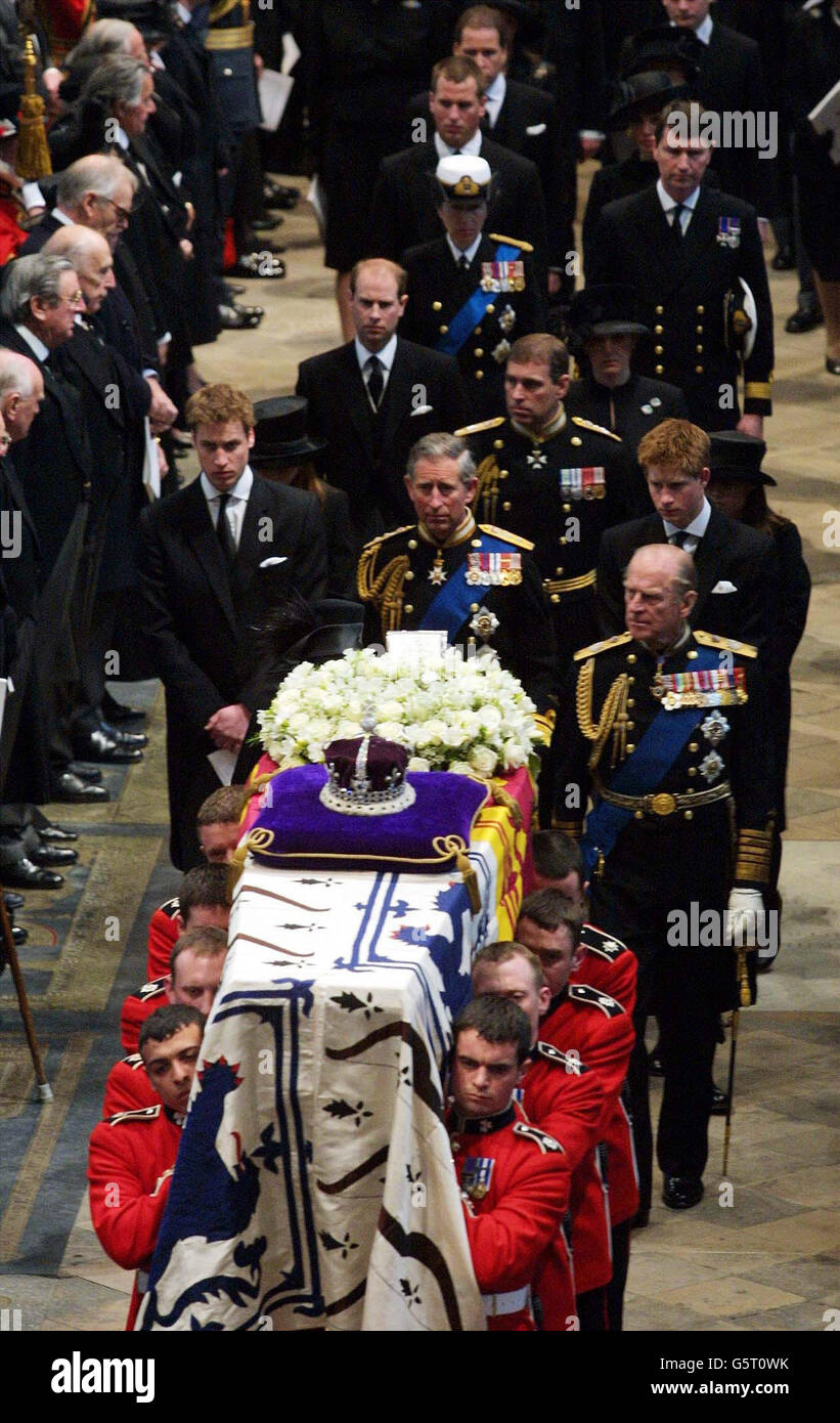 Queen Mother funeral Stock Photo - Alamy