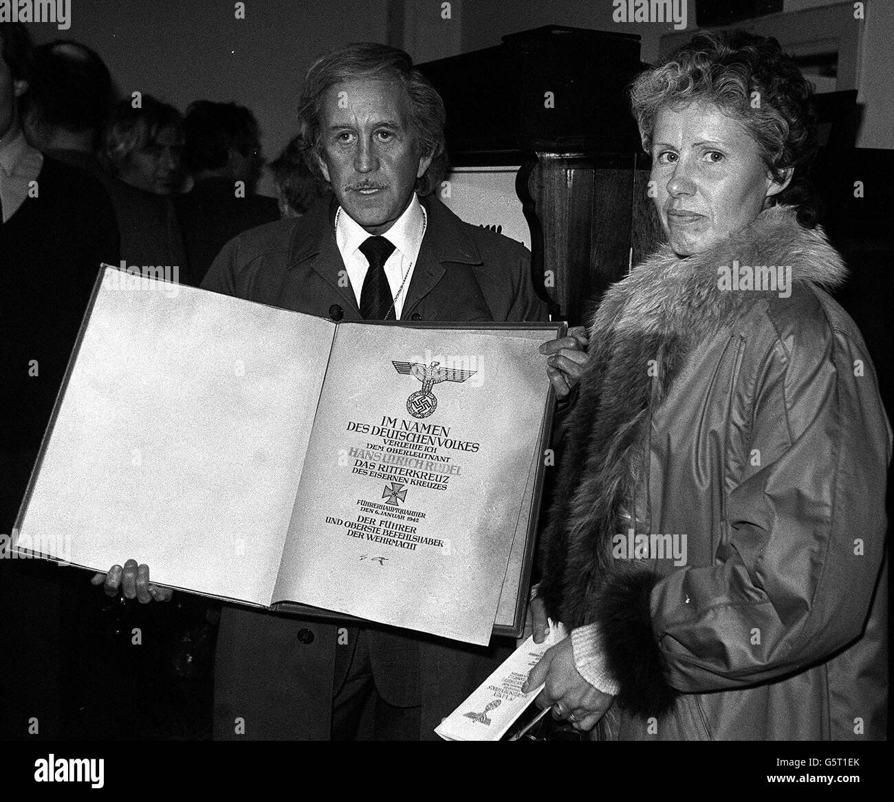 Impresario Paul Raymond after he paid 20,000 at a Phillips London auction for a medal citation personally signed by Hitler to Nazi Germany's top fighter pilot, Hans Ulrich Rudel. Ursula Rudel, Hans Ulrich Rudel's second wife, is pictured right. Stock Photo
